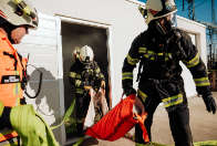 Bergung aus brennendem Gebäude2_c_NiklasStadler_APG_Sarasdorf-176.jpg